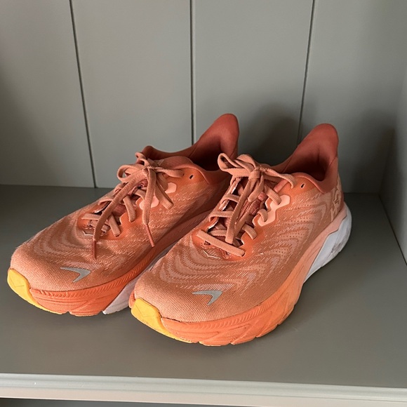 Women's Arahi 6 Stability Running Shoe | HOKA® - Picture 2 of 8